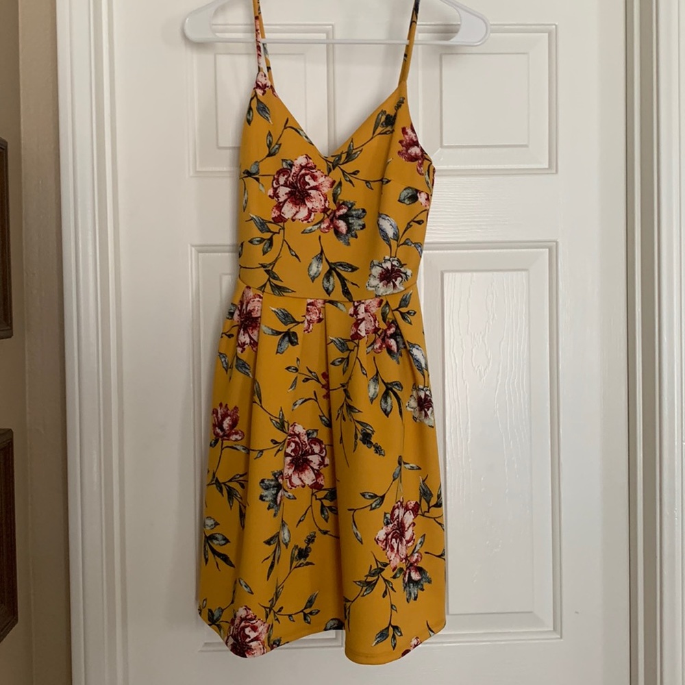 “Soprano” , yellow/gold floral dress.